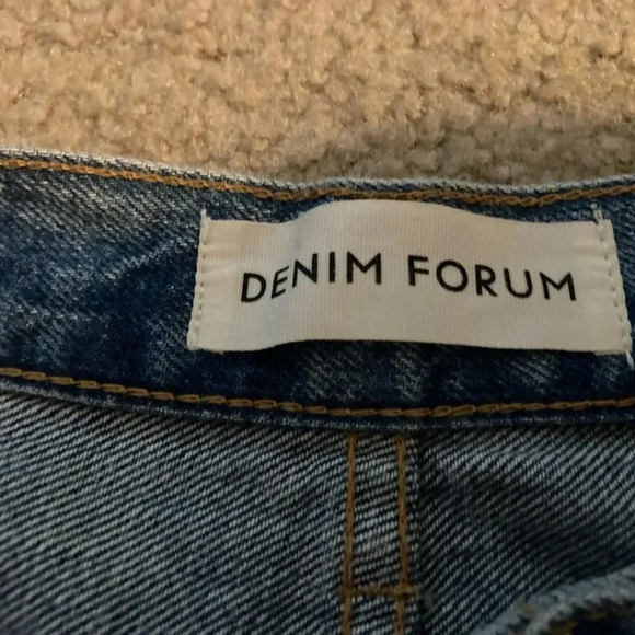 Aritzia Denim Forum The Ex-Boyfriend Short Size 31 Light Wash - Picture 6 of 8